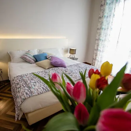 לינה וארוחת בוקר Maison Reve Centro 2*